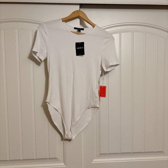 Forever 21  Knit Bodysuit Large Short Sleeve White Ribbed NWT NEW Rayon Blend - Picture 1 of 3